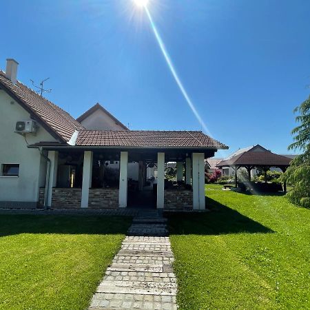 Penzion U Bohusa Lednice Exterior photo