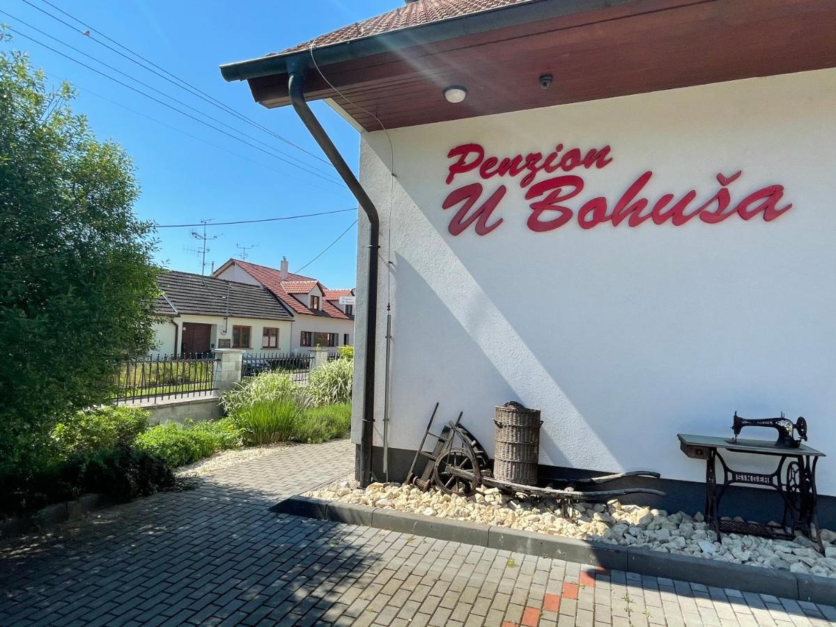Penzion U Bohusa Lednice Exterior photo
